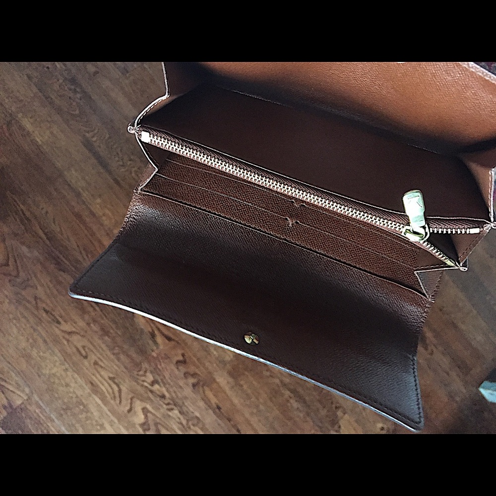 Louis Vuitton Wallet - Picture 10 of 16